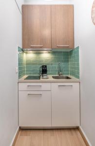 A kitchen or kitchenette at Central Green Studio