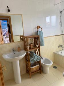A bathroom at Sun Villa & exclusive stars view