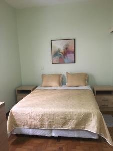 Cama ou camas em um quarto em Vila Stellino Suítes