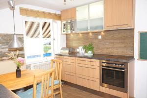 Kuchyň nebo kuchyňský kout v ubytování Haus Bregenz Apartment Bodensee