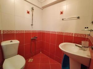 A bathroom at Berk Apart Hotel