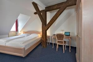 Postel nebo postele na pokoji v ubytování Hotel Stadt Hameln + 29 fotografií