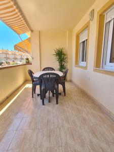 Balkón alebo terasa v ubytovaní Apartamento con piscina en Oliva Nova