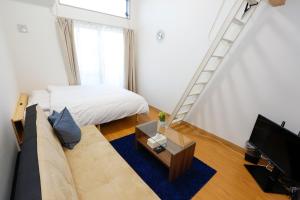 TV a/nebo společenská místnost v ubytování Tokyo Enjoy Hotel