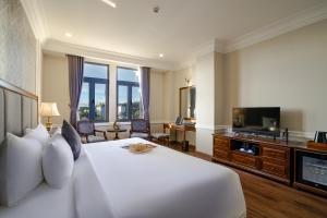 TV a/nebo společenská místnost v ubytování AVS Hotel Phu Quoc