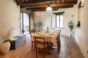 Fotografie z fotogalerie ubytování La casa sul ponte v destinaci Mercatello sul Metauro + 13 fotografií