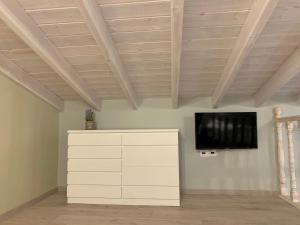 TV a/nebo společenská místnost v ubytování Stone House Halki