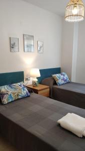 Posteľ alebo postele v izbe v ubytovaní LOVELY APARTMENT DENIA, piscina, jacuzzi, pádel, parking