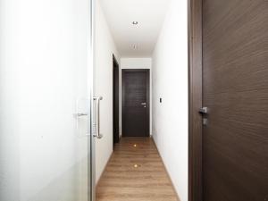 a hallway with a wooden floor and a door at B&B La Bouganville in Alghero