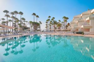 Swimmingpoolen hos eller tæt på Hipotels Mediterraneo Club