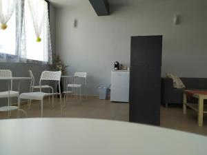 A seating area at Vossìgnuria