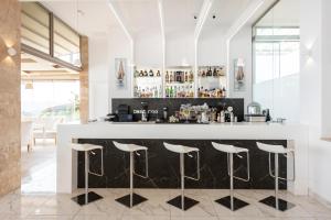 Lounge nebo bar v ubytování White Rock of Kos Hotel - Adults only