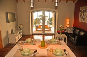 a living room with a table and a dining room at Azorenhaus am Atlantik - Family House in Urzelina