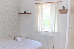 Gallery image of Oldbrook BUDGET FRIENDLY 3 Bedroom House Sleeps 6 FREE PARKING and NETFLIX in Milton Keynes