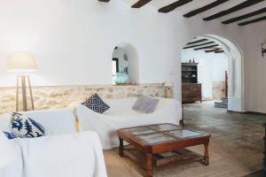 A seating area at CASA NICOLE Naturaleza, Montañas y Piscina Privada en Alicante