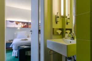 a bathroom with a sink and a mirror at Hotel Gat Rossio in Lisbon