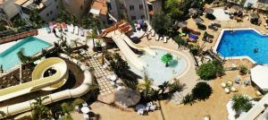 Bazén v ubytování Hotel Alba Seleqtta nebo v jeho okolí
