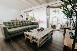 a living room with a couch and a coffee table at Casa La Fula Negra in Los Realejos