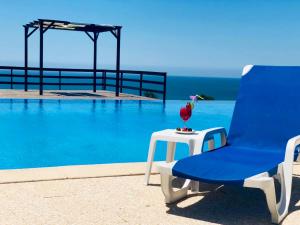 בריכת השחייה שנמצאת ב-Hotel Miramar Sul או באזור
