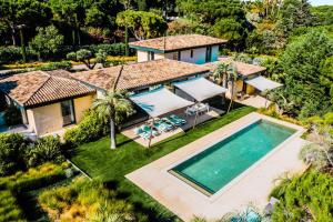 an aerial view of a house with a swimming pool at Villa JetSet Saint-Tropez in Saint-Tropez
