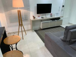 Uma televisão e/ou sistema de entretenimento em APARTMENTFORSTAY 18 Tânger