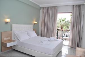 מיטה או מיטות בחדר ב-Palm Trees Hotel