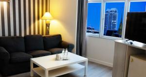TV a/nebo společenská místnost v ubytování Trang Hotel Bangkok - SHA Plus