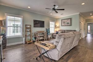 Ebo LandingにあるModern and Spacious St Simons Home 4 Mi to Beach!のギャラリーの写真