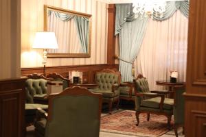 Een zitgedeelte bij Meserret Palace Hotel - Special Category