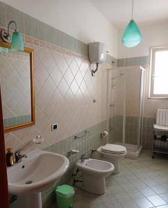 A bathroom at Bed and Breakfast La Guglia nel Salento