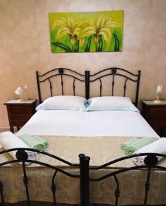 A bed or beds in a room at Bed and Breakfast La Guglia nel Salento