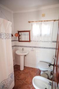 Ett badrum på RURAL HOUSES SERAFIN Casa Rural Serafin THE BEST VIEWS
