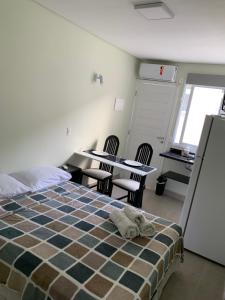 Cama ou camas em um quarto em Vila Stellino Suítes