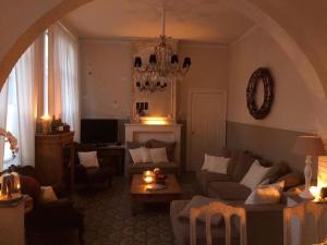 TV a/nebo společenská místnost v ubytování B&B Le Cloître St Joseph