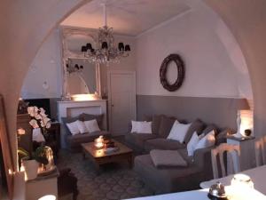 Uma área de estar em B&B Le Cloître St Joseph