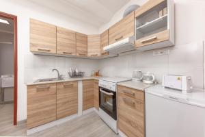 Kuchyňa alebo kuchynka v ubytovaní CASA CAMELIE + 23 fotografií
