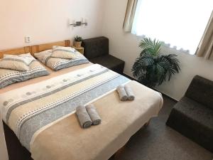 Postel nebo postele na pokoji v ubytování Pension Crhan + 37 fotografií