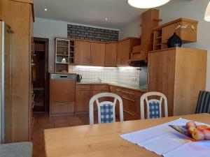 A kitchen or kitchenette at Exklusiv Apartment Sonnenalp