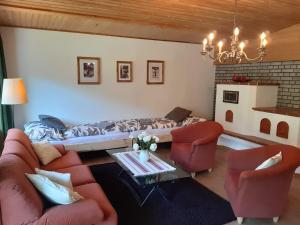 A seating area at Exklusiv Apartment Sonnenalp