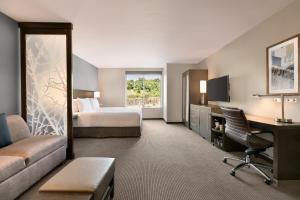 Ruang duduk di Hyatt Place Fort Lee/George Washington Bridge