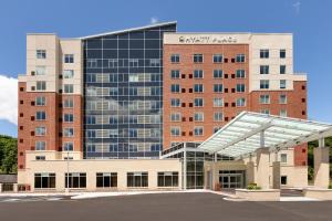 a building with a parking lot in front of it at Hyatt Place Fort Lee/George Washington Bridge in Fort Lee