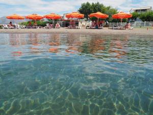 Gallery image of Akrogiali Beach Rooms in Amarinthos