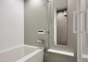 Bilik mandi di Colors Hakata 1F - Vacation STAY 90008