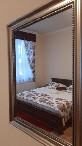 A bed or beds in a room at Toscana Apartman