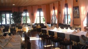 a dining room with tables and chairs and windows at Hotel Bellavista in La Puebla de Castro