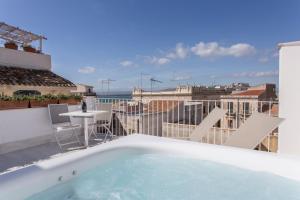 敘拉古的住宿－Affittacamere Ortygia Inn Rooms con Terrazza sul Mare e Jacuzzi，相簿中的一張相片