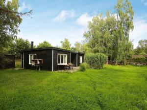 Hornsved的住宿－Two-Bedroom Holiday home in Jægerspris 1，相簿中的一張相片