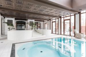 Bazén v ubytovaní Nosalowy Park Hotel & Spa alebo v jeho blízkosti