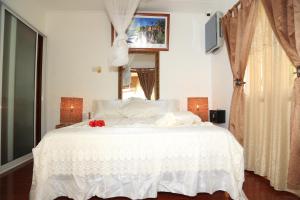 Postel nebo postele na pokoji v ubytování Benjamine's Guesthouse