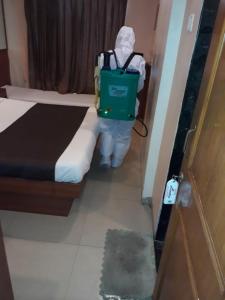 Postel nebo postele na pokoji v ubytování Hotel Lucky Goregaon